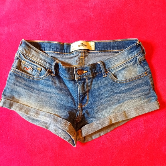 Hollister Shorts - Picture 1 of 2